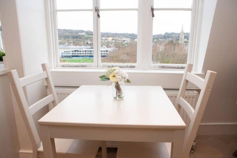 Spectacular views, 1 Bed Central Bath Apartment Apartment in Bath