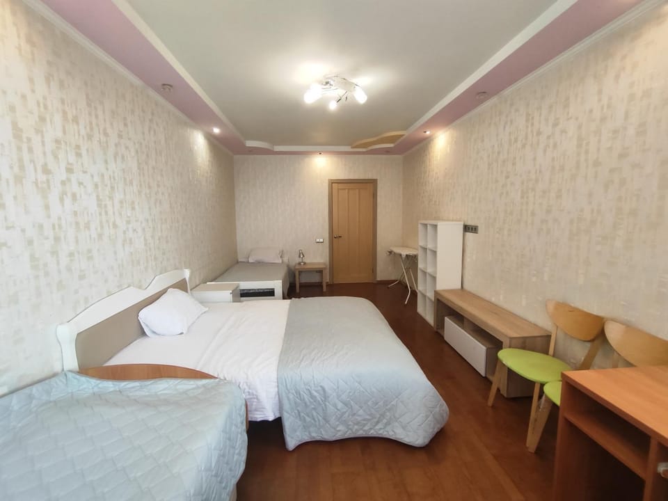 велика двокімнатна Данькевича Apartment in Kiev City - Kyiv