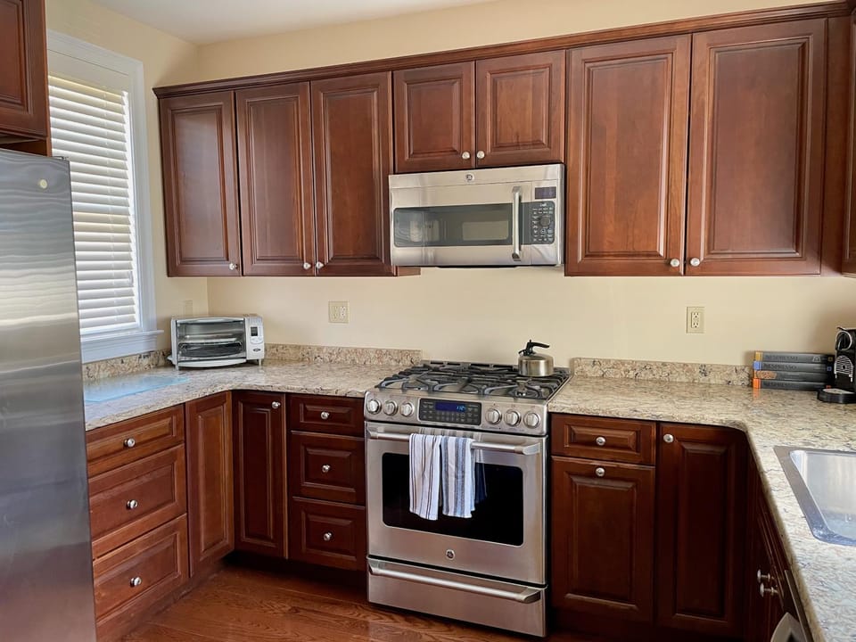 Kitchen or kitchenette, dishwasher, oven, pet friendly, stove, toaster