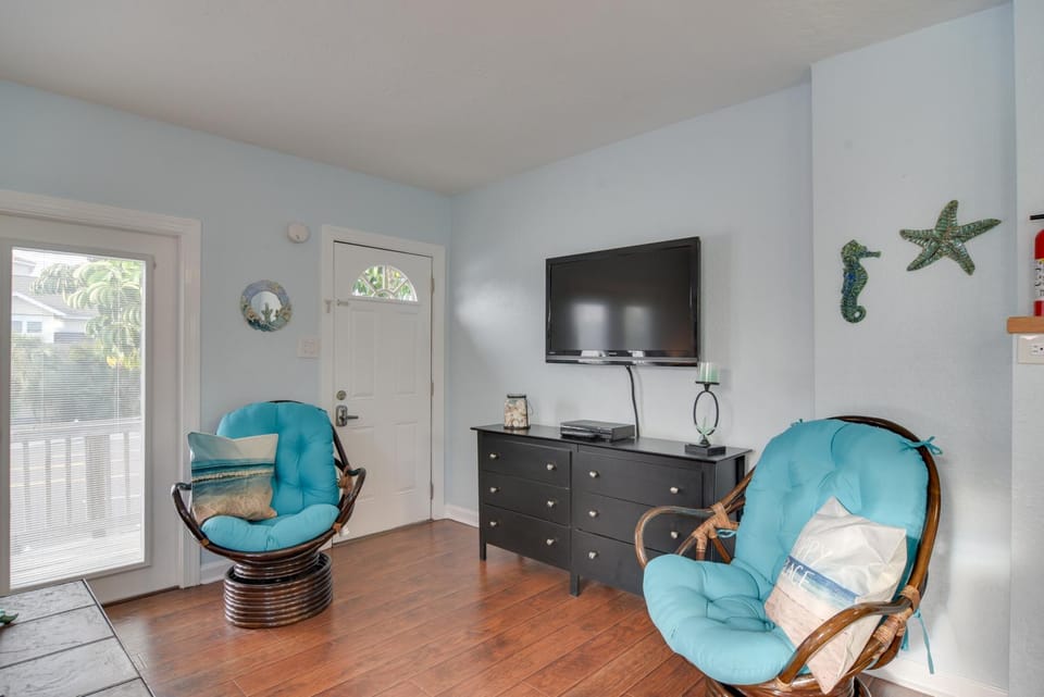 Walk to Madeira Beach: Family Resort Condo House in Madeira Beach