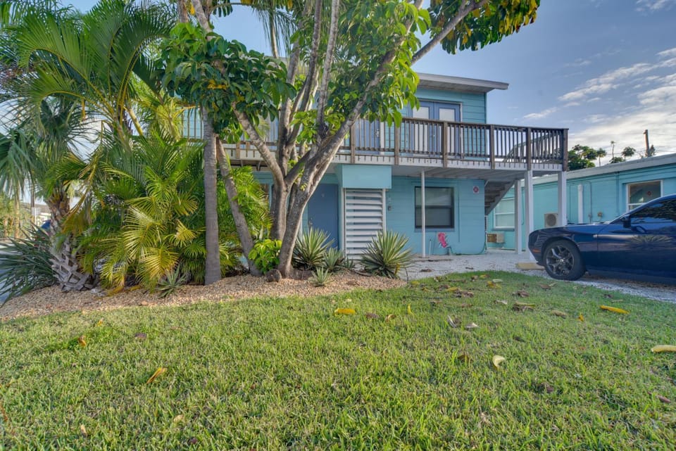 Walk to Madeira Beach: Family Resort Condo House in Madeira Beach