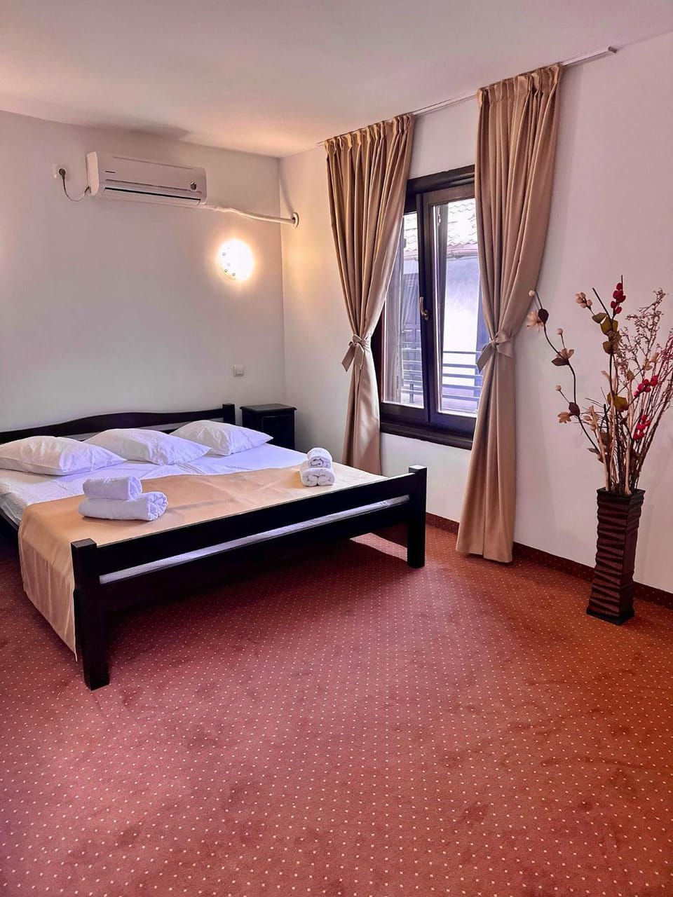 Bed, Photo of the whole room, Bedroom, towels, air conditioner