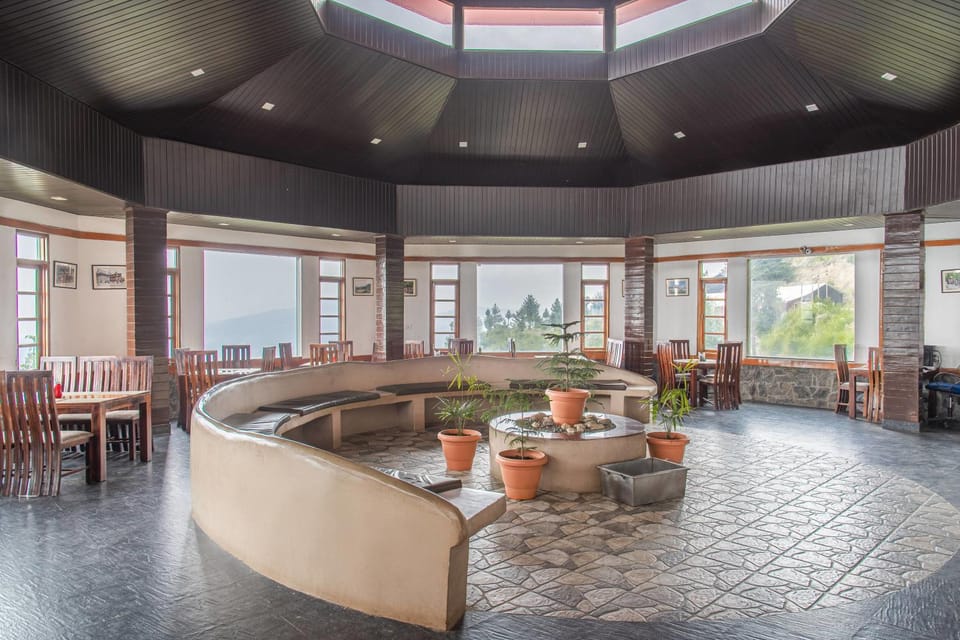 Restaurant/places to eat, Seating area, Breakfast