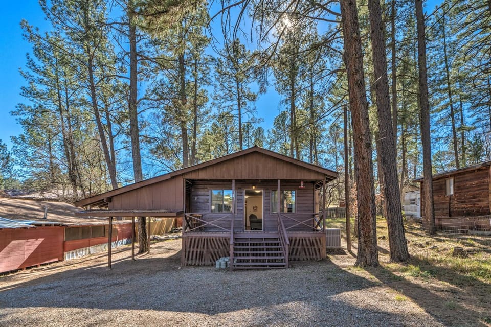 Ruidoso Cabin - Walk to Midtown Dining & Shops! Cabin in Ruidoso