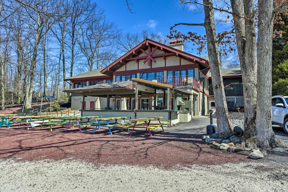 On Big Boulder Lake: Condo w/ Community Pools! House in Big Boulder Lake