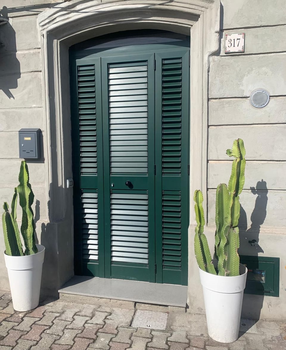 Facade/entrance