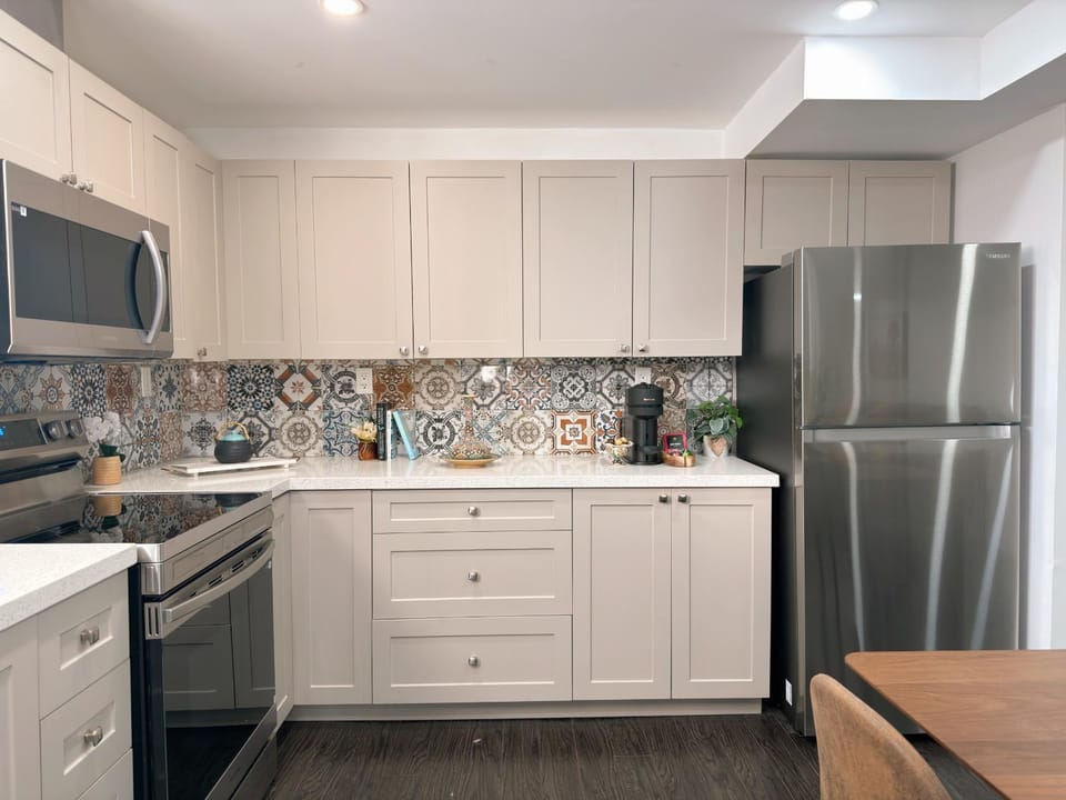 Kitchen or kitchenette, oven