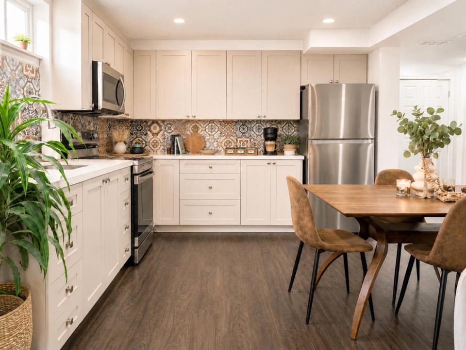 Kitchen or kitchenette, Dining area, oven, kitchen