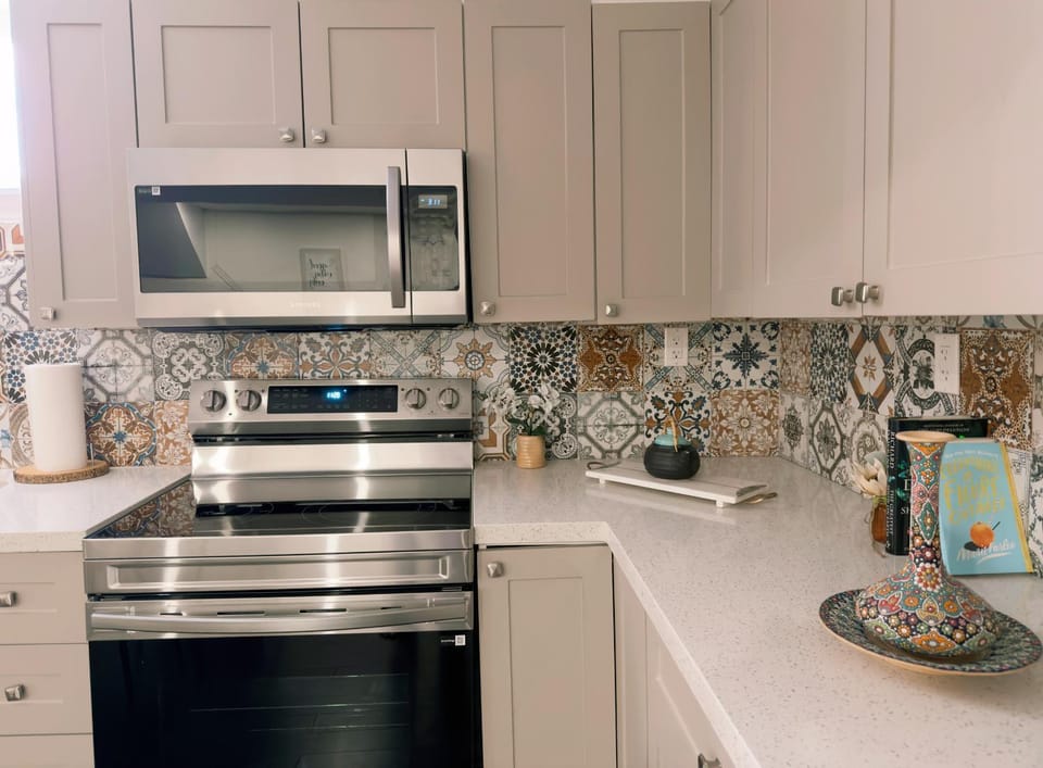 Kitchen or kitchenette, oven, stove