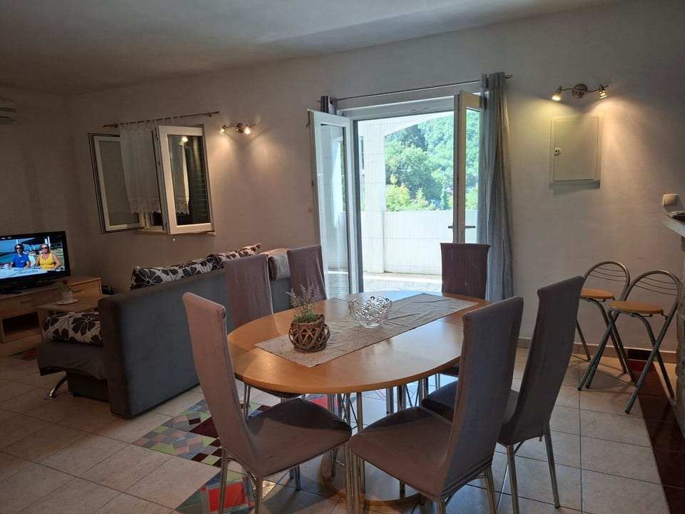 Living room, Seating area, Dining area