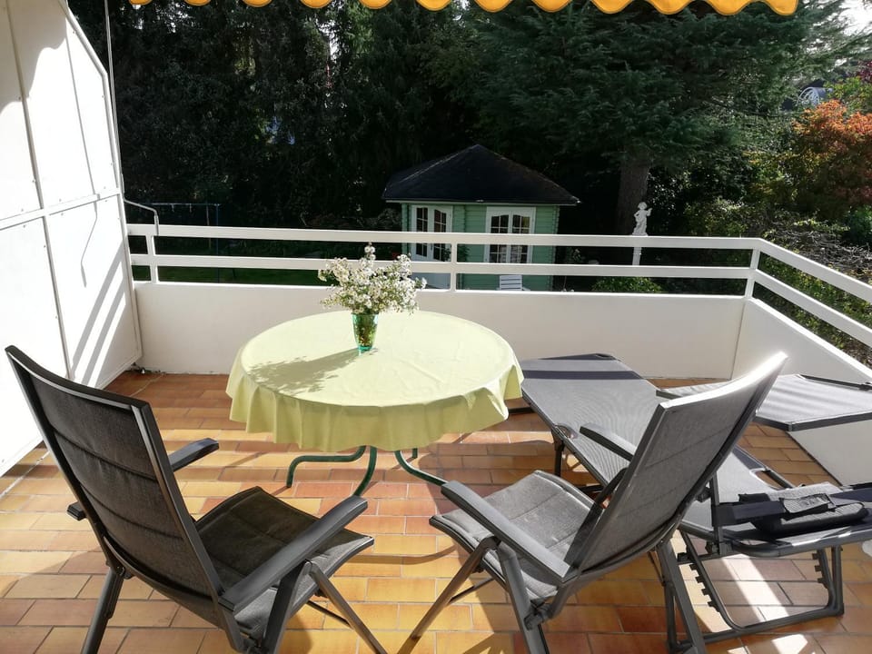 Balcony/Terrace, Garden view