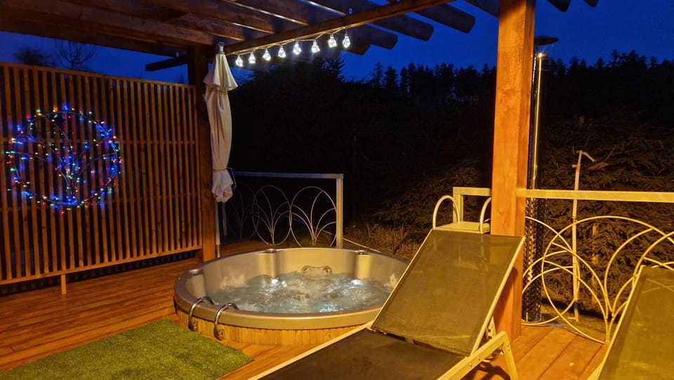 Night, Hot Tub
