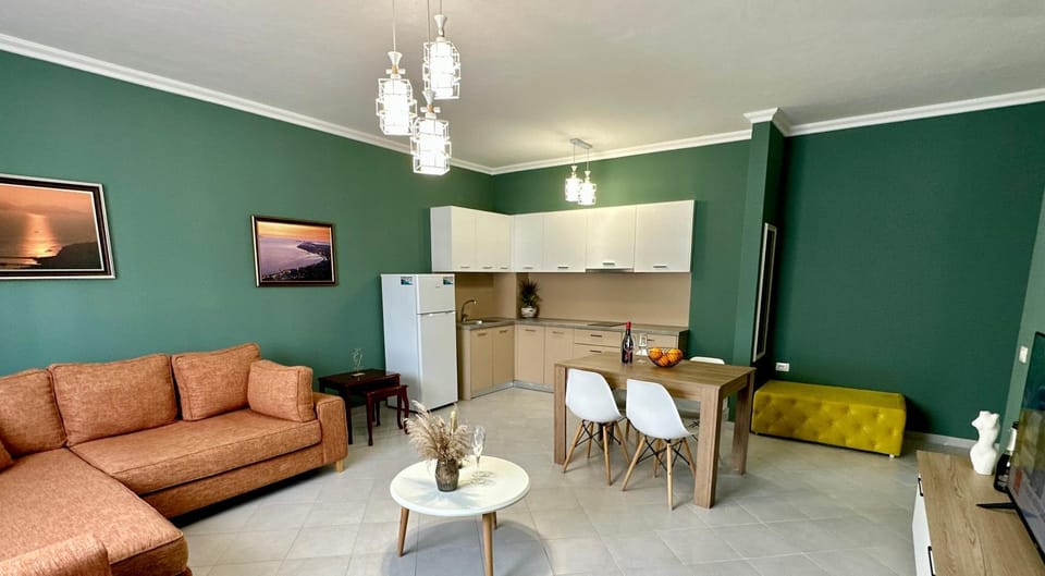 TV and multimedia, Kitchen or kitchenette, Living room, Seating area, Dining area
