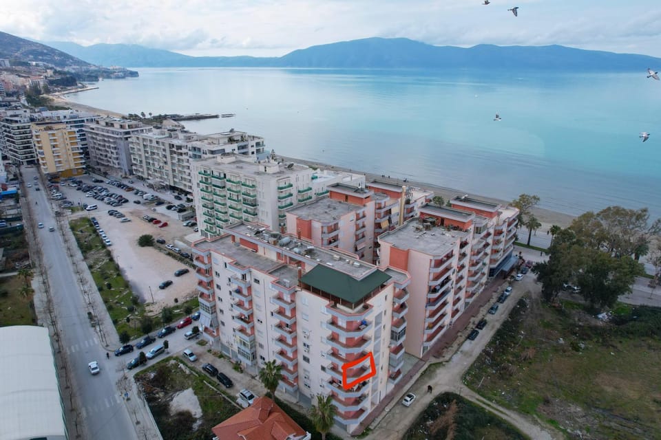 Property building, Day, Neighbourhood, Bird's eye view, Sea view, Location