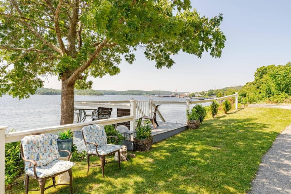 Nearby landmark, Natural landscape, Seating area, Garden view, River view