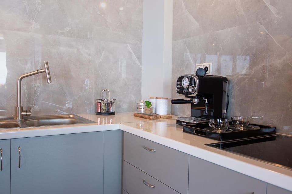 Coffee/tea facilities, Kitchen or kitchenette, Communal kitchen