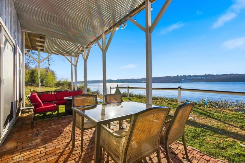 Day, Natural landscape, View (from property/room), Balcony/Terrace, Seating area, Dining area, River view