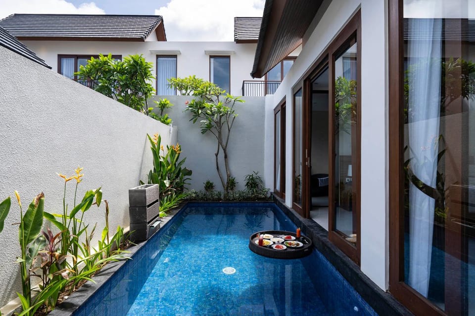Pool view, Swimming pool, Breakfast