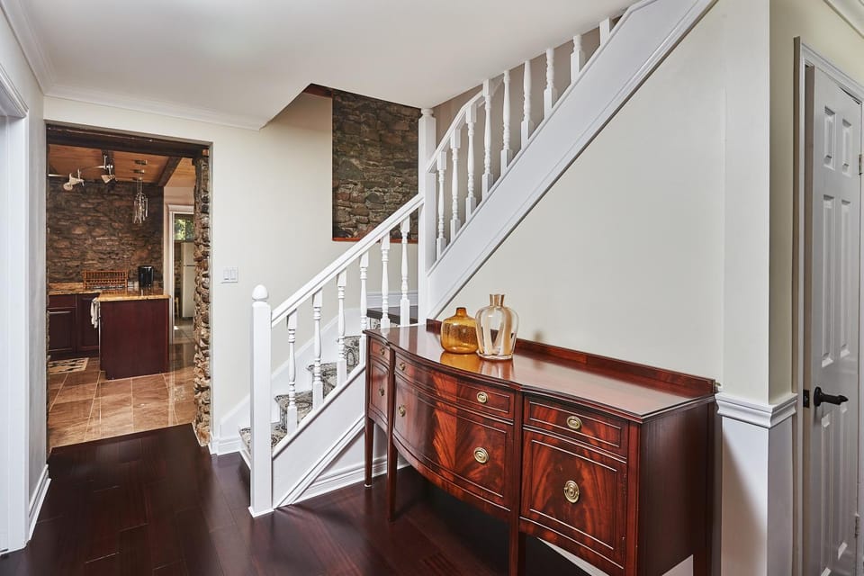 Arrowstone Farmhouse in Historic Old Town House in Niagara-on-the-Lake