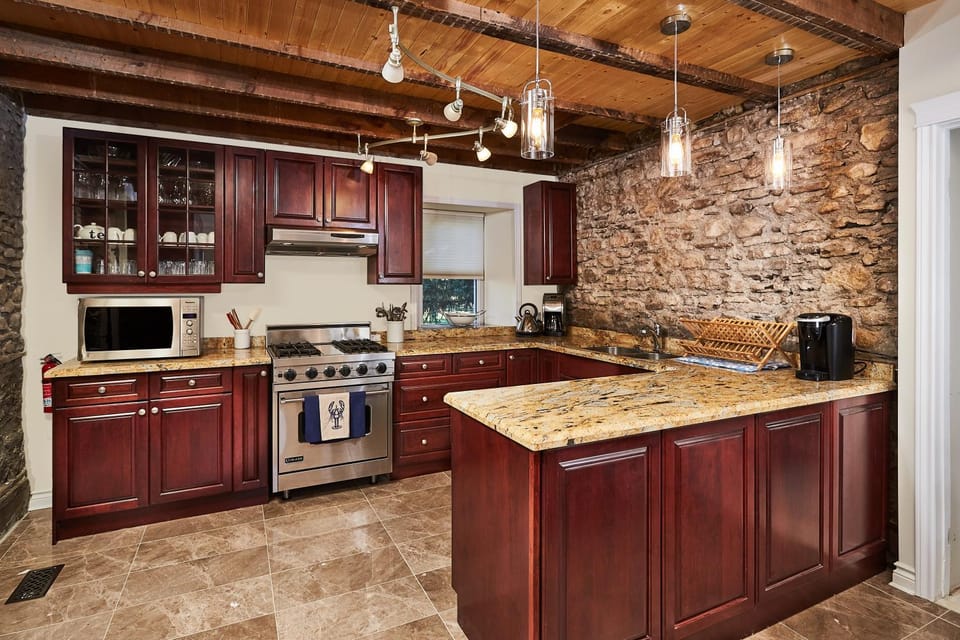 Arrowstone Farmhouse in Historic Old Town House in Niagara-on-the-Lake