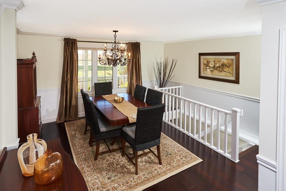 Arrowstone Farmhouse in Historic Old Town House in Niagara-on-the-Lake