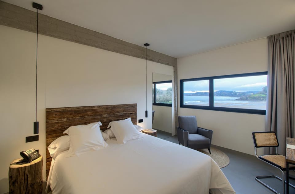 Bed, Natural landscape, Photo of the whole room