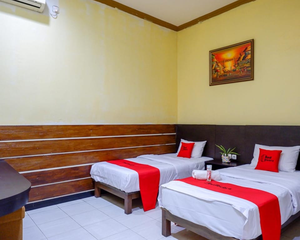 RedDoorz Plus @ Hotel Asih UNY Hotel in Yogyakarta