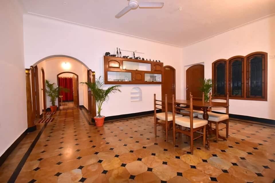 Kitchen or kitchenette, Dining area, Breakfast