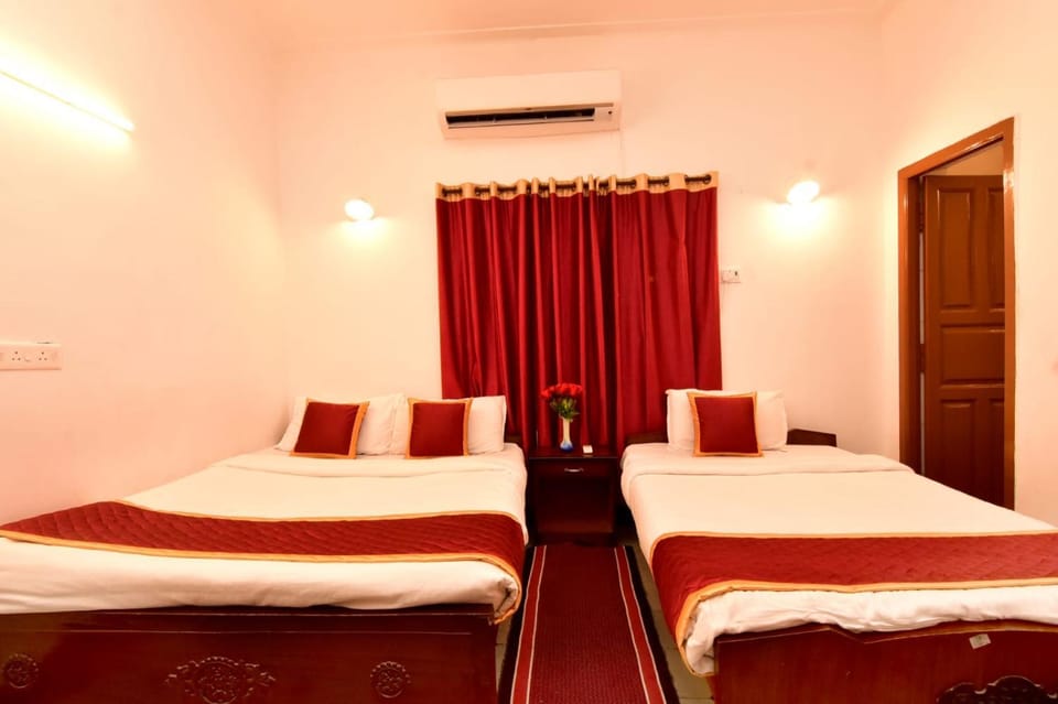 Bed, Photo of the whole room, Bedroom, air conditioner