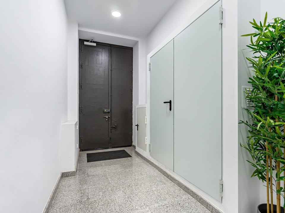 Property building, Facade/entrance