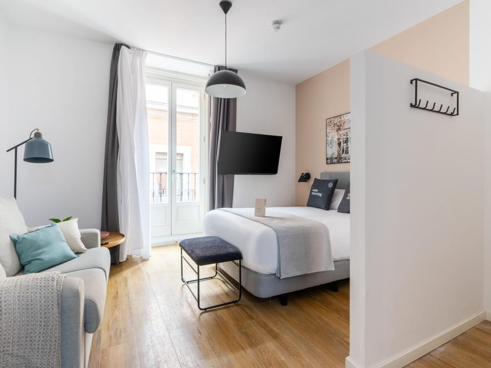 Bed, Seating area, Bedroom