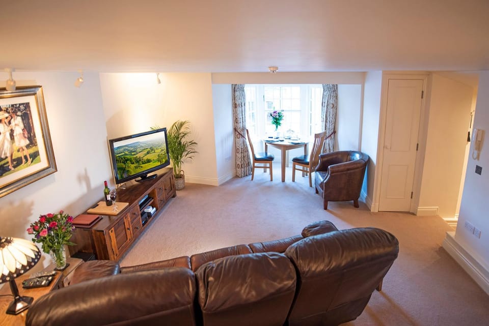 TV and multimedia, Living room, Dining area, locker