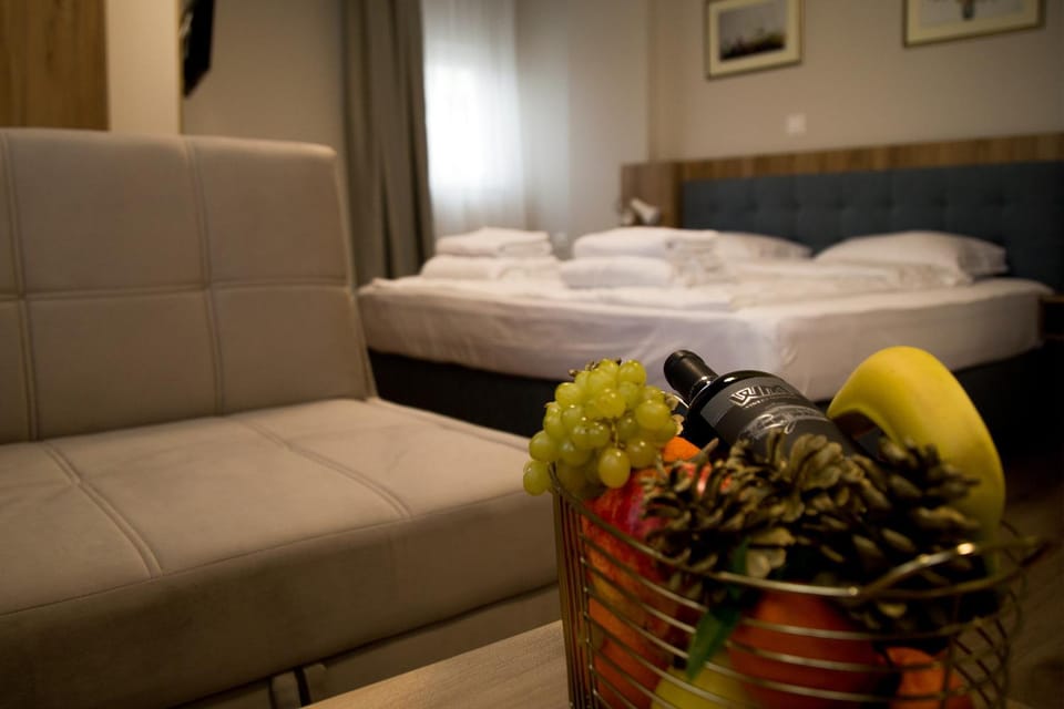 Bed, Photo of the whole room, Seating area, Bedroom