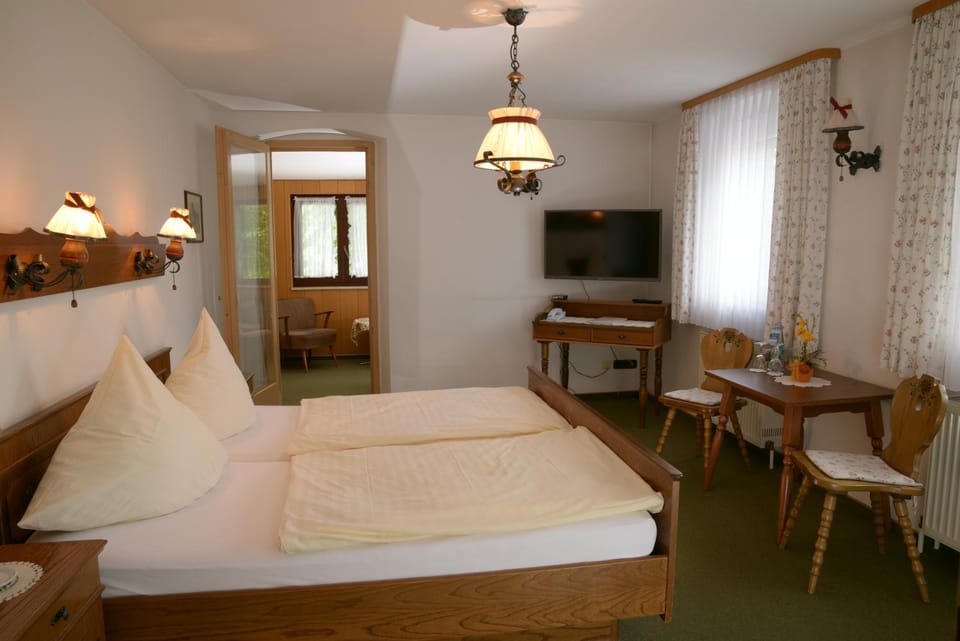 Bed, Photo of the whole room, hair dresser