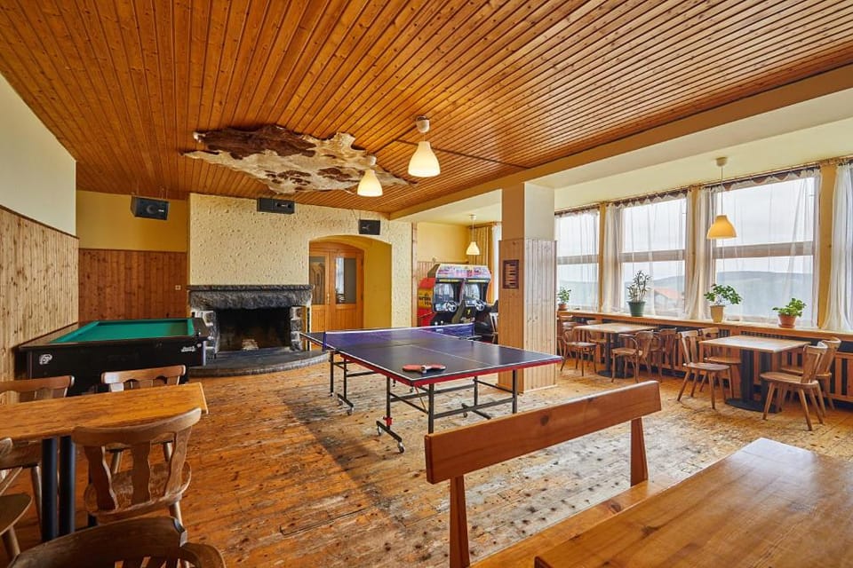 Table tennis