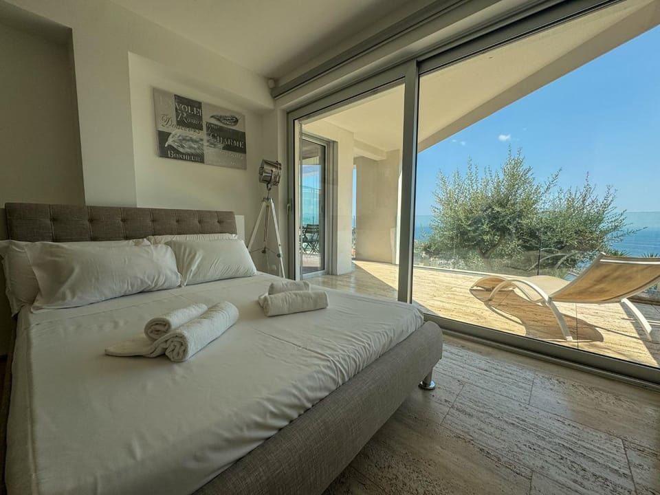 Bed, Balcony/Terrace, Bedroom, Sea view, towels
