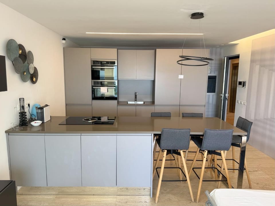 Coffee/tea facilities, Kitchen or kitchenette, Dining area, oven, pet friendly, stove