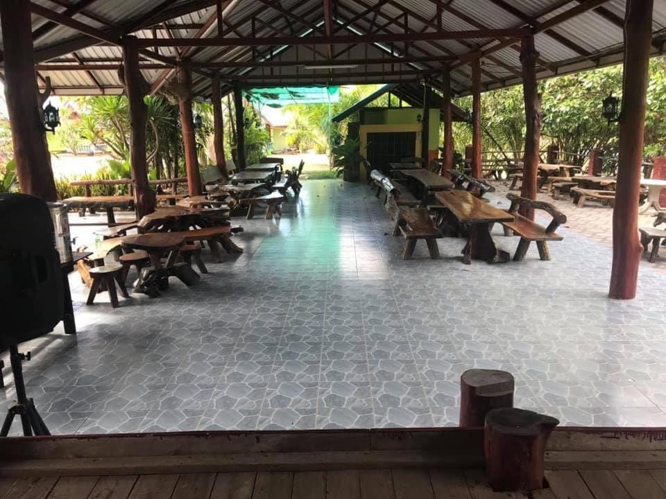 บ้านภูเคียงน้ำรีสอร์ท ที่พักใกล้วัดเรืองแสง Resort in Laos