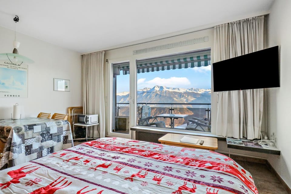 Bed, Photo of the whole room, Bedroom, Mountain view