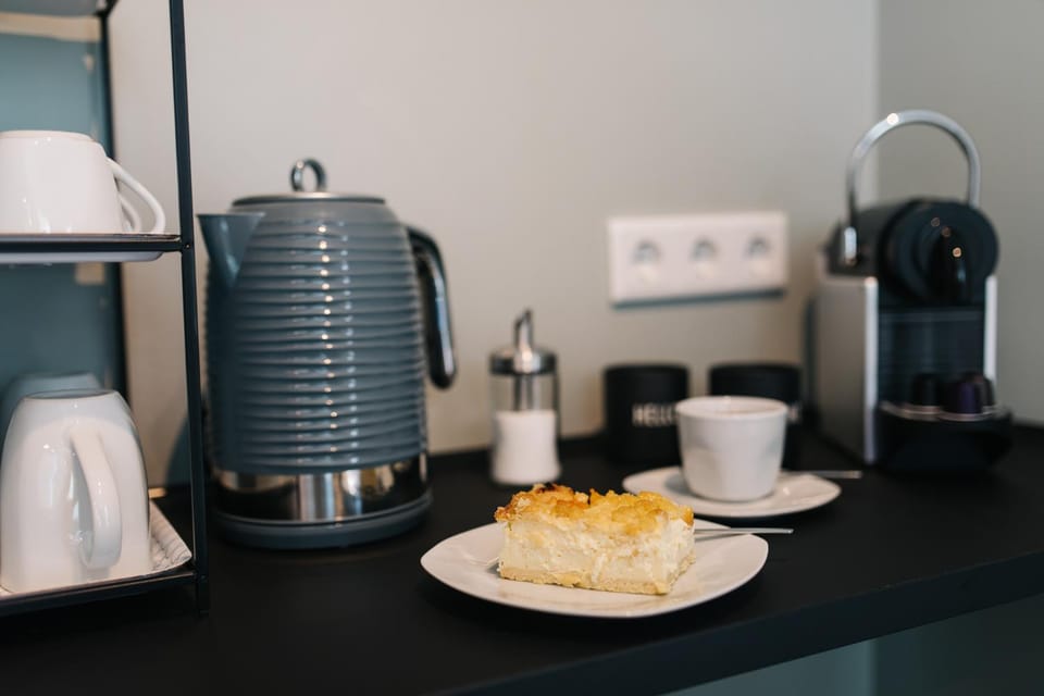 Coffee/tea facilities, Food