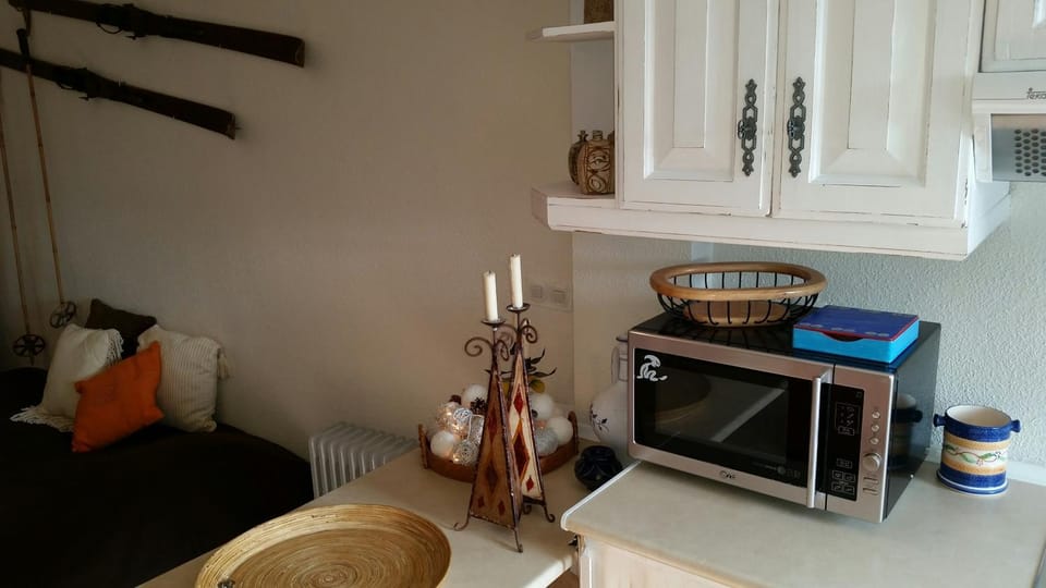 Kitchen or kitchenette, Decorative detail