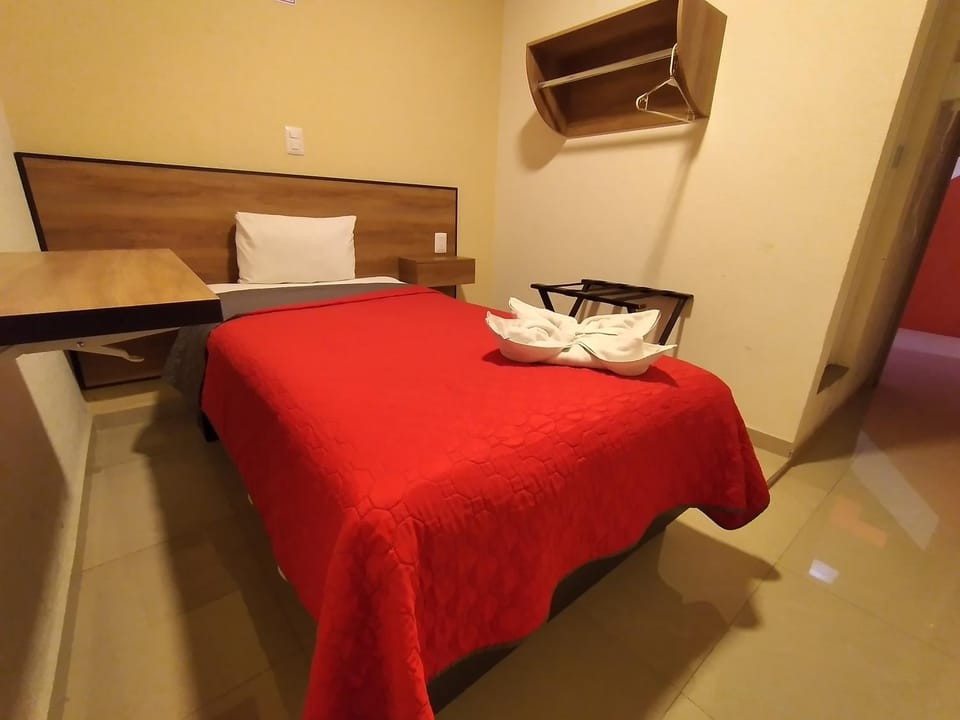 Bed, TV and multimedia, Photo of the whole room