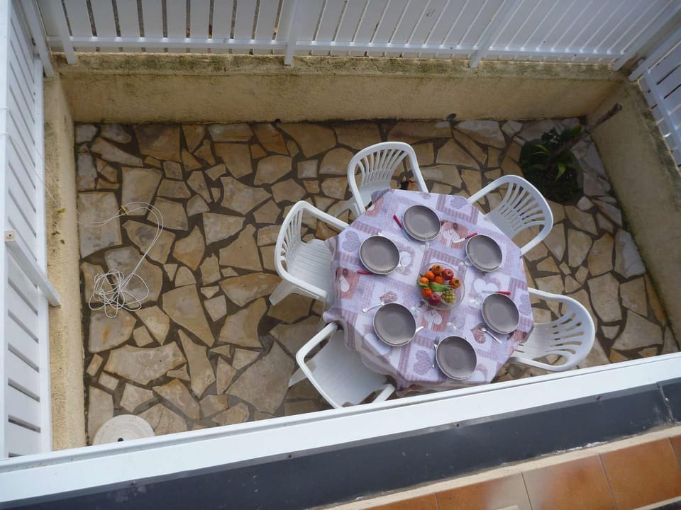 Appartement 6 pers, terrasse, à 2 pas de plage et commerces, parking, option Internet - FR-1-387-153 Apartment in Marseillan