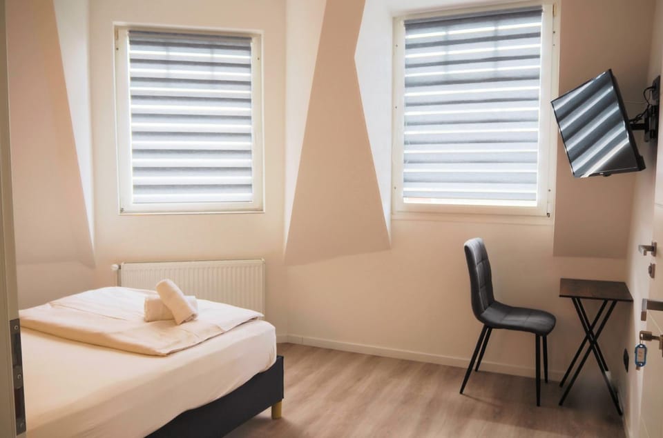Hotel Gasthaus Krone Bed and Breakfast in Cologne