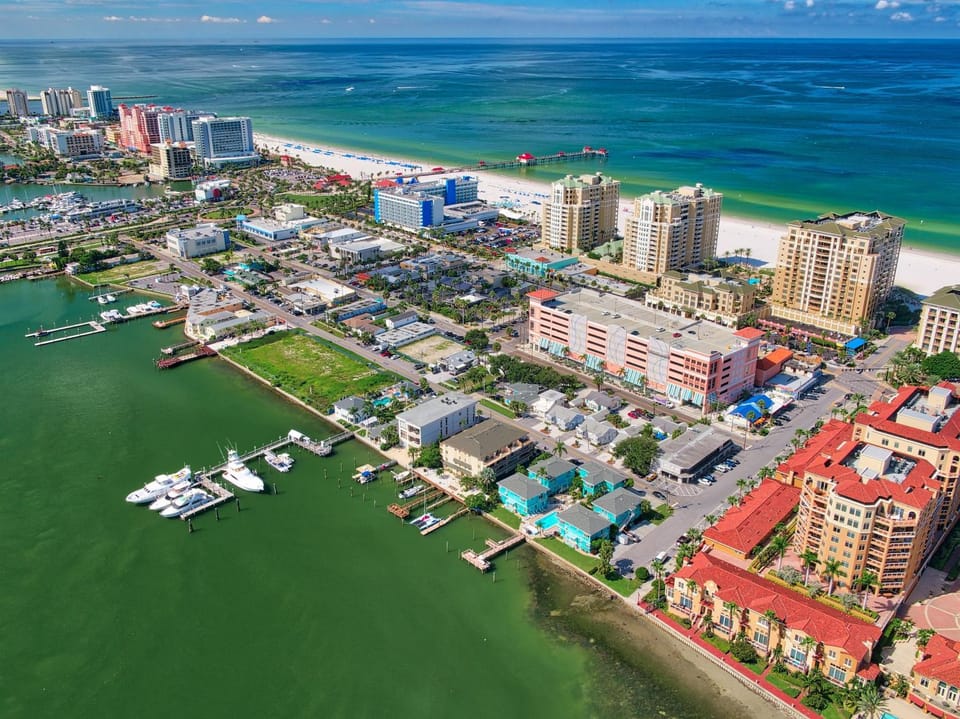 Cute One Bedroom at The Coral Resort apts Apartment in Clearwater Beach