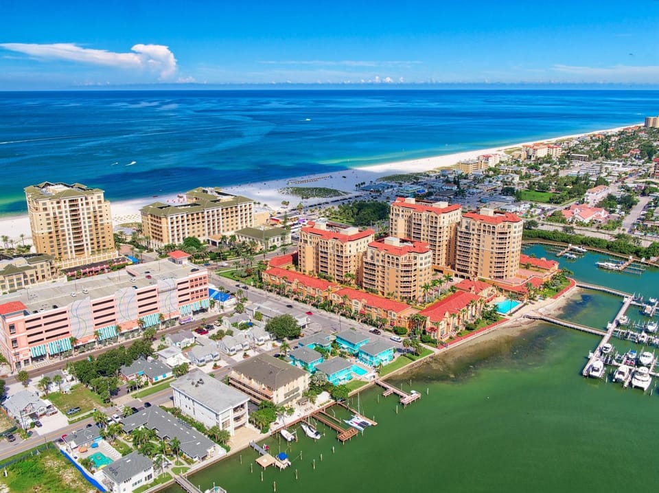 Cute One Bedroom at The Coral Resort apts Apartment in Clearwater Beach