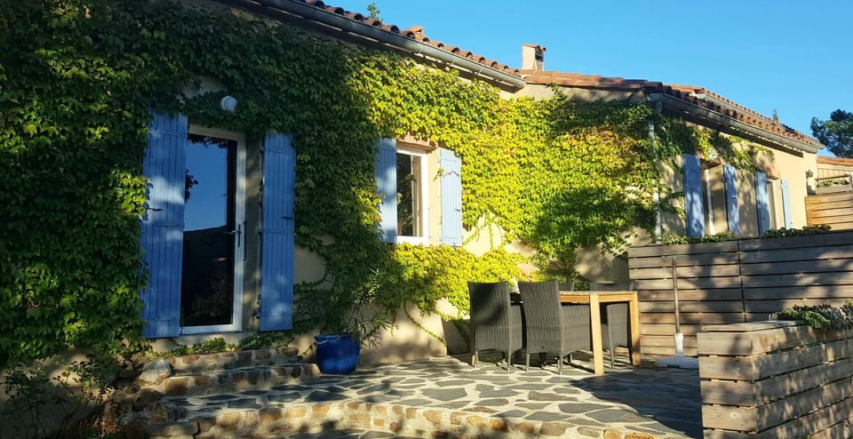 Facade/entrance, Kitchen or kitchenette
