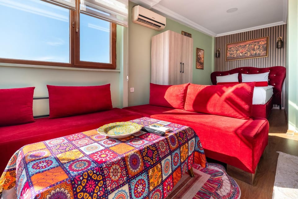 Bed, Living room, air conditioner