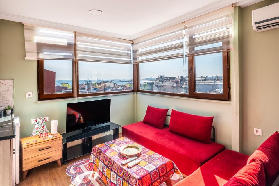 Communal lounge/ TV room, TV and multimedia, Living room, Seating area, Dining area, Evening entertainment, air conditioner