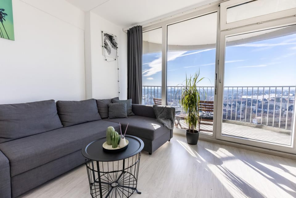 View (from property/room), Balcony/Terrace, Living room